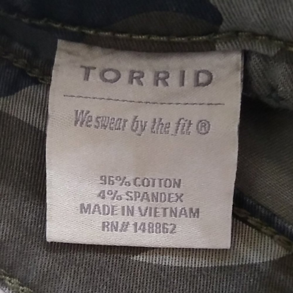 Torrid Camouflage Twill Women's Mini Skirt sz 18 - Picture 2 of 8